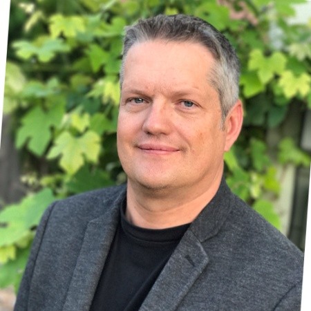 Featured Consultant Name Image. Damon Sickmon